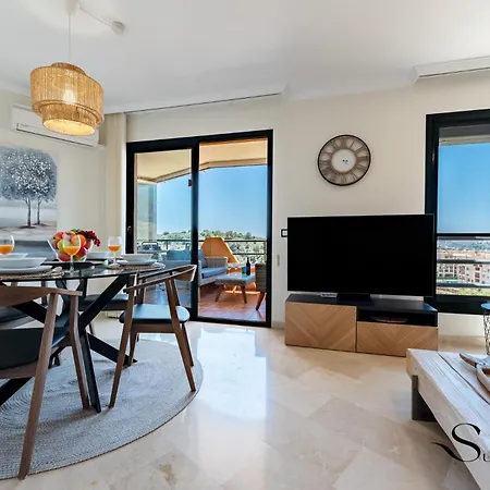 Tranquil 2 Bed 2 Bath Retreat, Pool, Parking Lejlighed