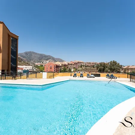 Tranquil 2 Bed 2 Bath Retreat, Pool, Parking Lejlighed
