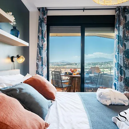 Tranquil 2 Bed 2 Bath Retreat, Pool, Parking Lejlighed